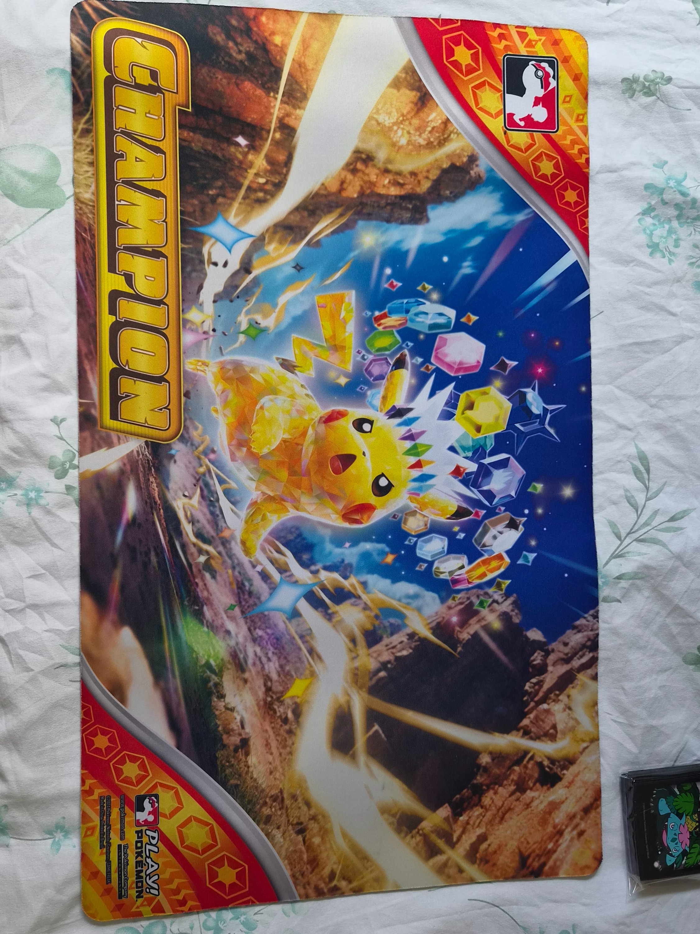 Playmat champion pikachu — carta colecionável anunciada no CardNatal